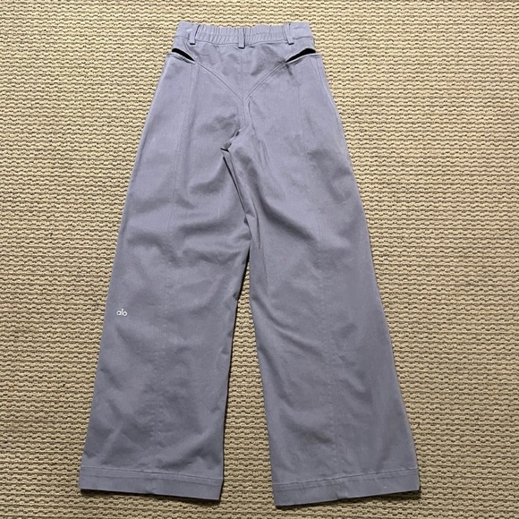 Alo Yoga High Waist Risk Taker Thouser in Color Fog Size XSmall - Picture 6 of 11